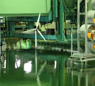 浮体式風力発電施設の水槽試験